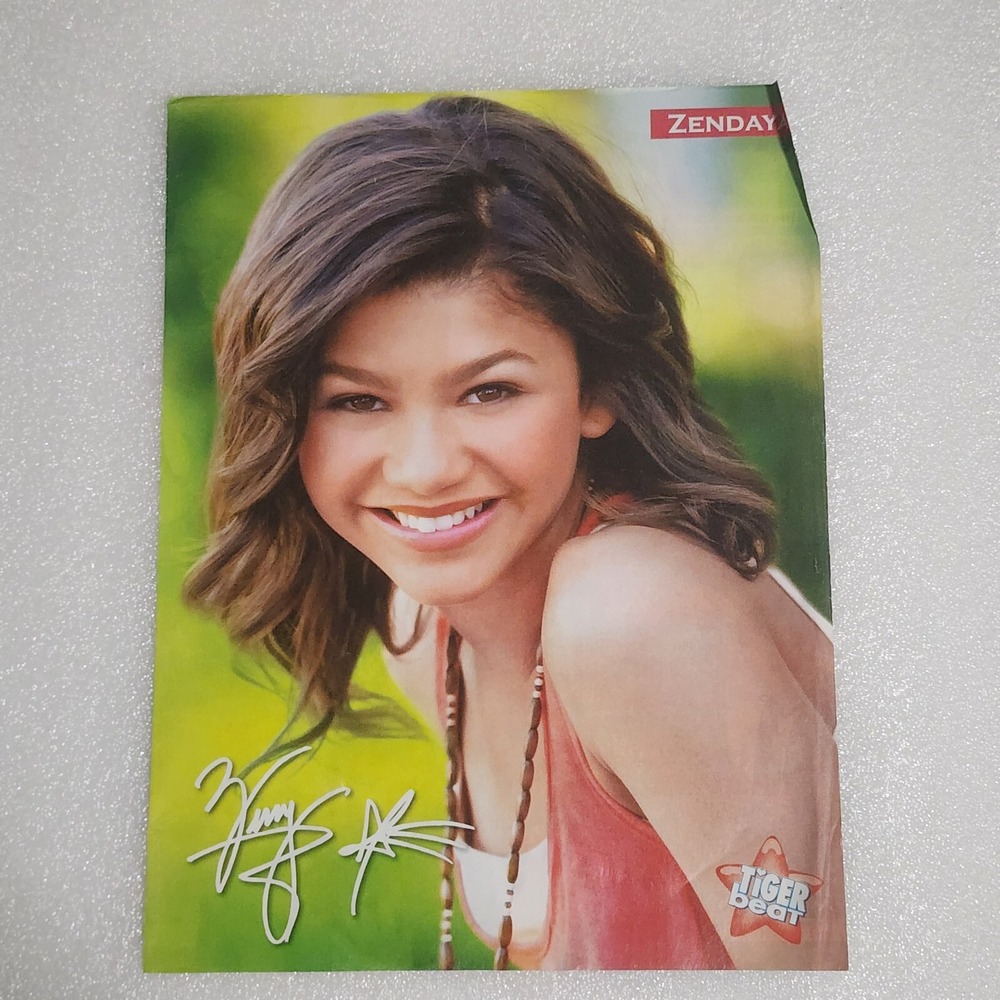 Zendaya Facsimile Autograph Poster Pinup Clipping 8x10 2000s Tiger Beat